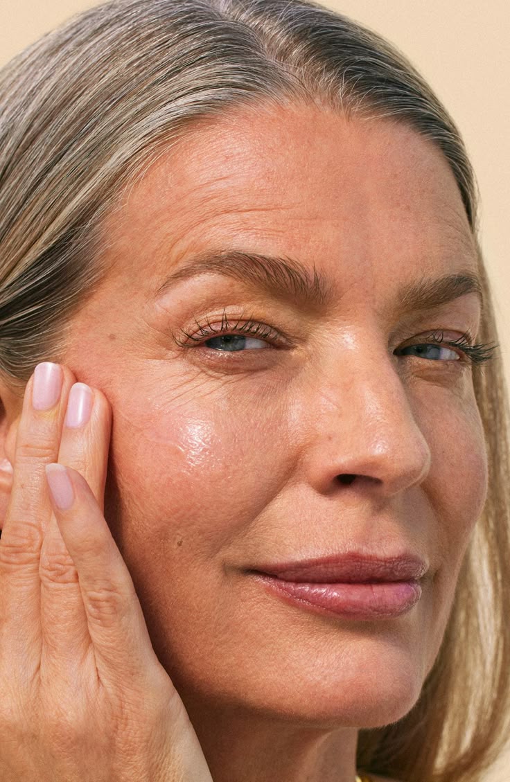 La Edad del Resplandor: Ritual y Piel en Perimenopausia